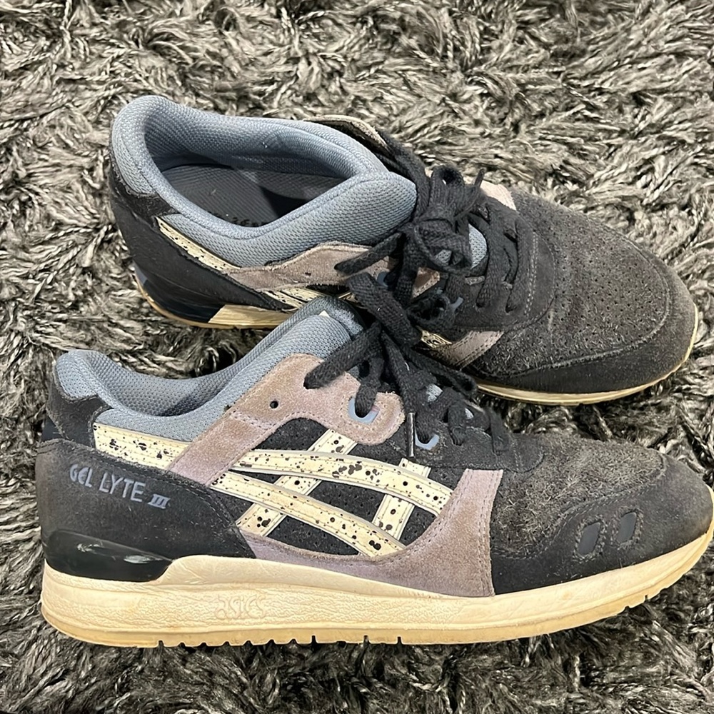 Men’s ASICS sneakers